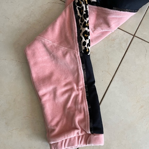 LOOKING FOR - Picture 3 of 5